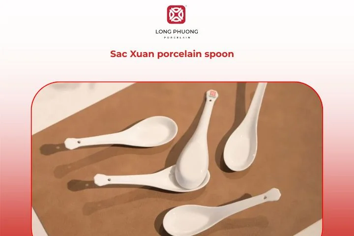 Sac Xuan porcelain spoon evoking the warmth and joy of Lunar New Year celebrations