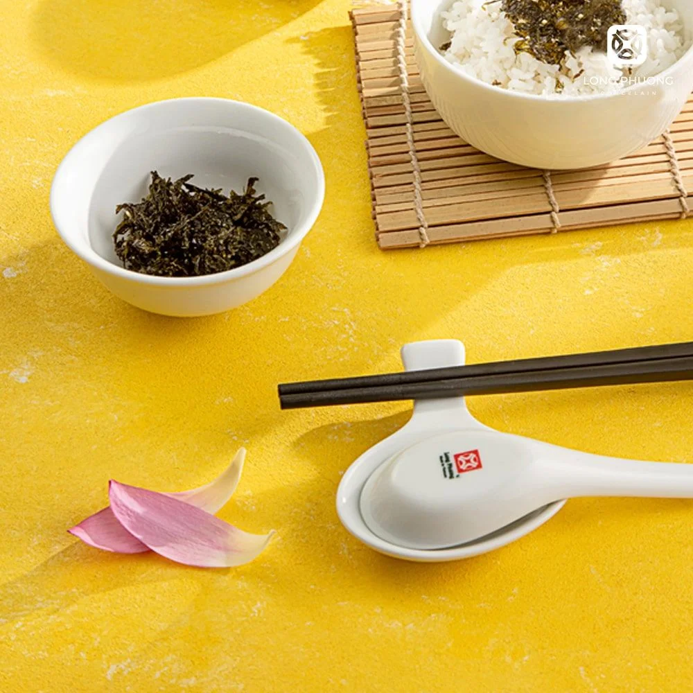 Round-dipping-porcelain-sauce-dish-3 Elegant dipping dish for fish sauce