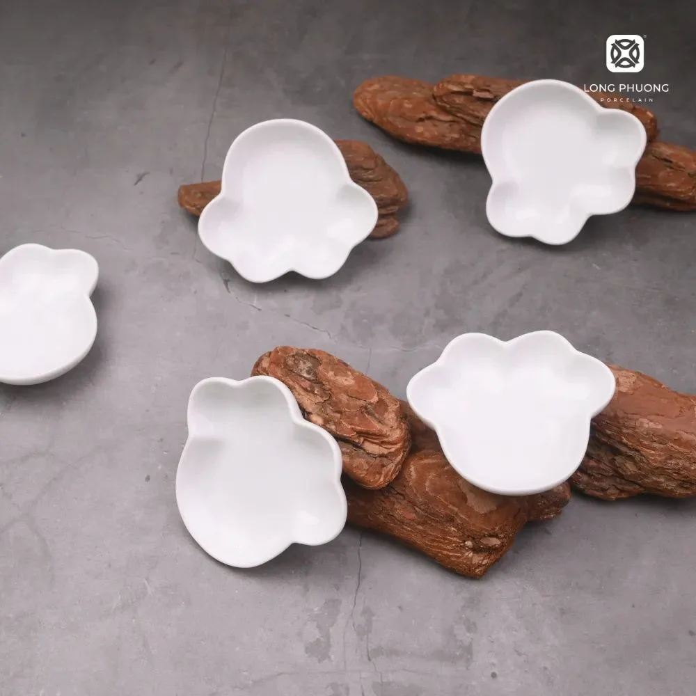 unique-porcelain-sauce-dish-3 Unique condiment bowl with artistic design